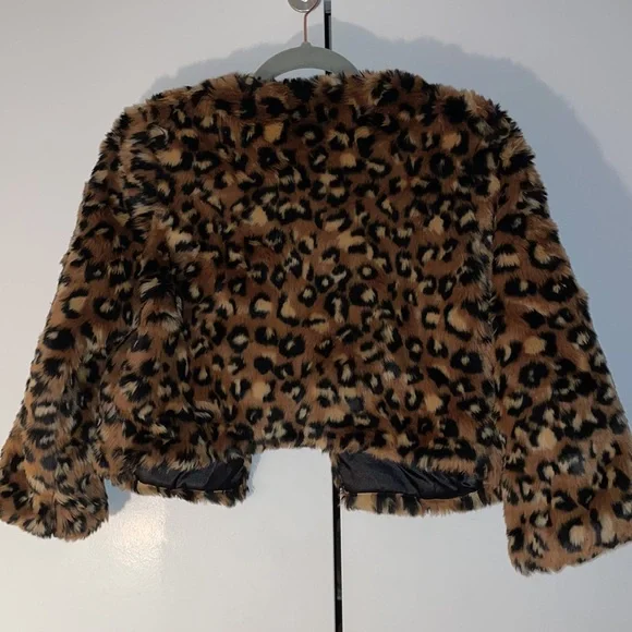 Forever 21 (NWT) cheetah print 3/4 sleeve faux fur jacket for women. Size L. - Picture 2 of 5